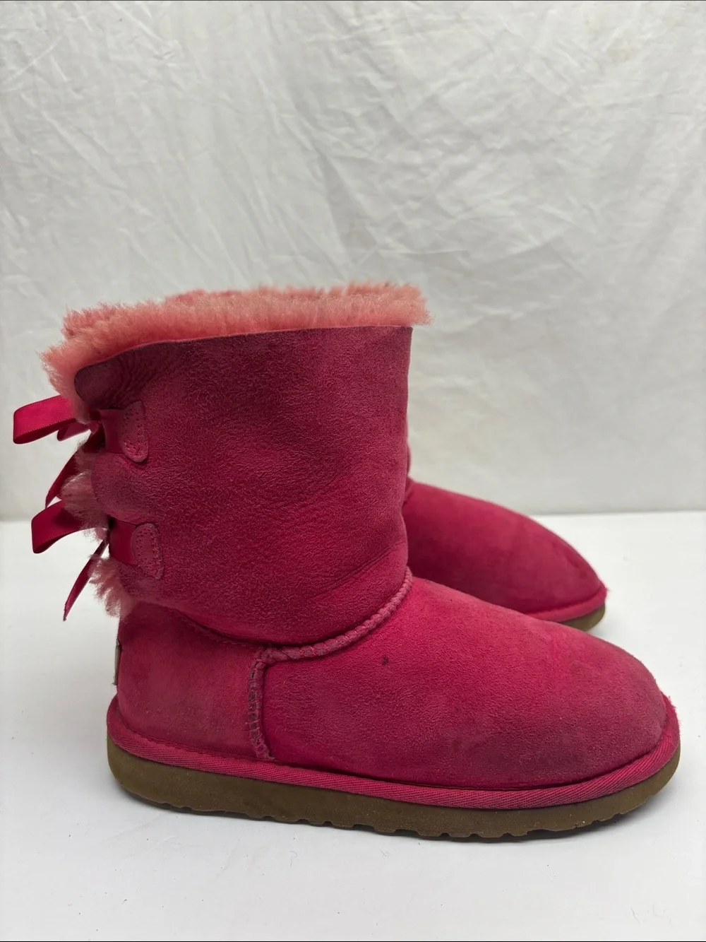 UGG Kids Hot Pink Bow Back Sheepskin Boots, SZ 3 little girl, box 49
